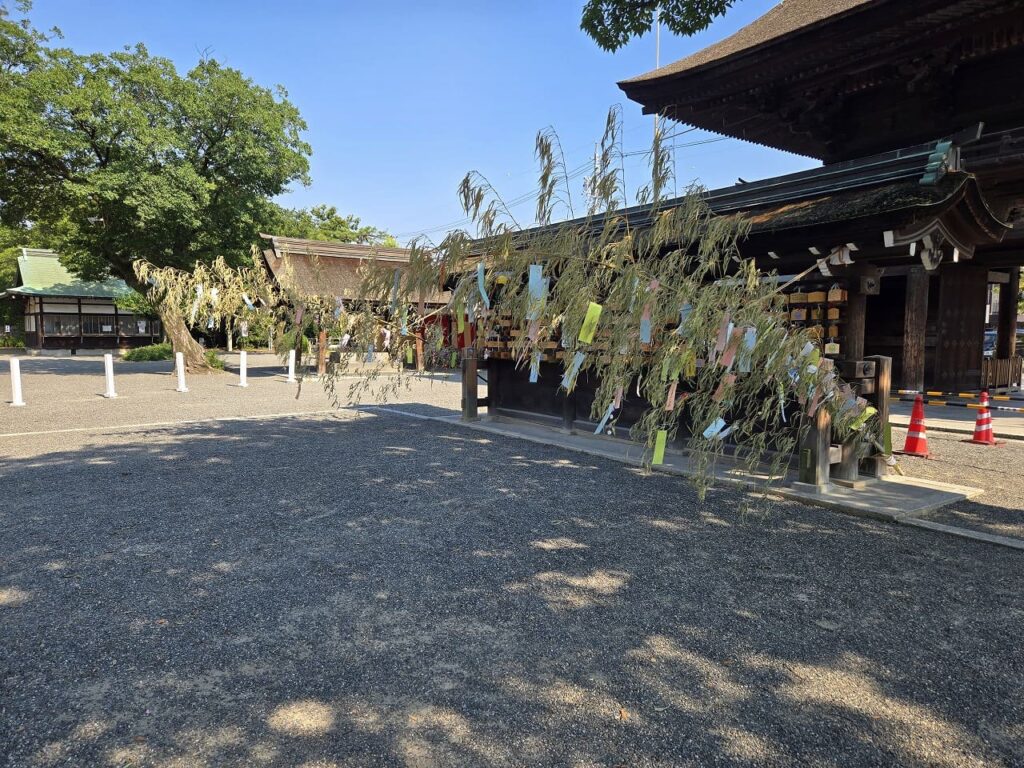 稲沢市国府宮神社境内の七夕飾り
