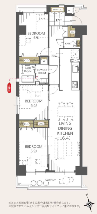 藤和シティコープ国府宮Ⅱ 201号室の間取り図。 玄関を入ると右手にシューズクロークとトイレ、奥に廊下が続く。 左手に5.9帖の洋室(BEDROOM)、さらに進むと洗面室(POWDER ROOM)、浴室(BATH ROOM)があり、隣には5.0帖の洋室が配置されている。 南側には5.9帖の洋室があり、クローゼットが2つ設置されている。 住戸の中心には約16.4帖のリビングダイニングキッチン(LIVING DINING KITCHEN)が広がり、南面にバルコニーが設けられている。 全体は縦長のレイアウトで、各洋室とリビングが効率よく配置された3LDKのプラン。