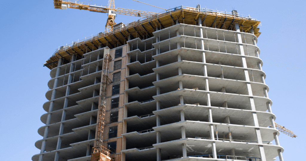 大規模修繕工事中のマンションのイメージ写真