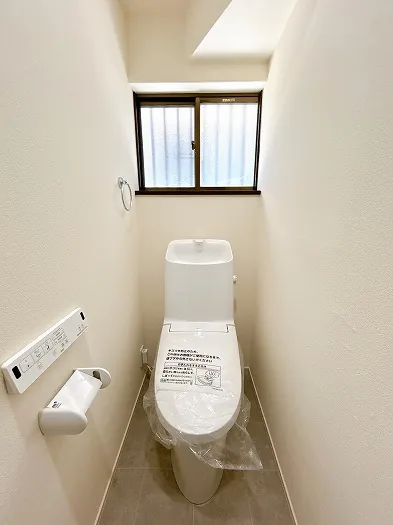 1階トイレは新品交換済みです。