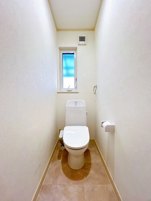⑥「１階トイレ」洗浄機付きトイレに新品交換済。