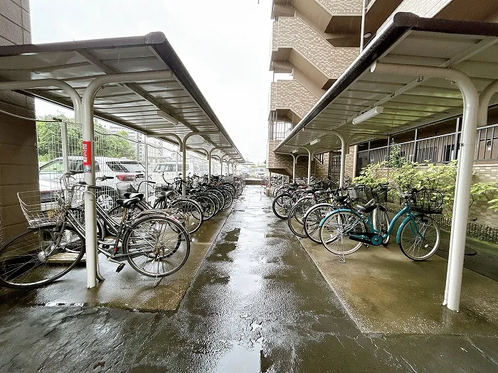 「駐輪場」敷地内・屋根付きでございます
